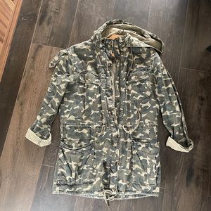 Aritzia Talula Camo Light Spring Jacket with Waist Tie (Size M)